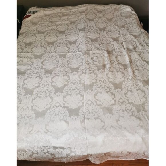 Vintage White Satin Floral Pattern Table Cloth 66" x 102" Oval - Picture 1 of 4